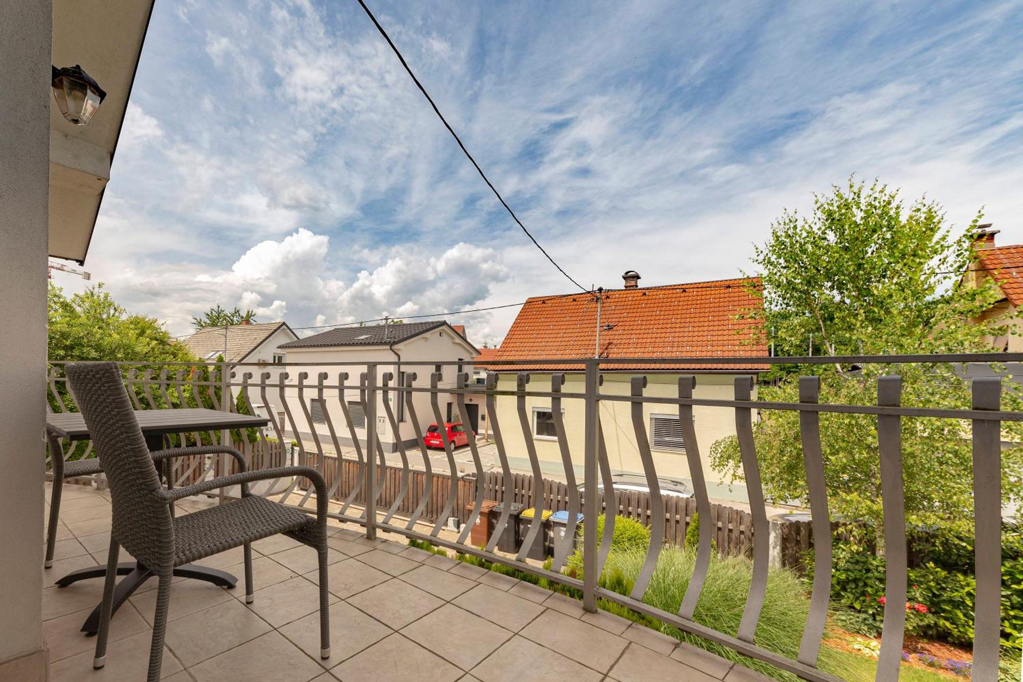 Vila Art Ljubljana Exteriör bild